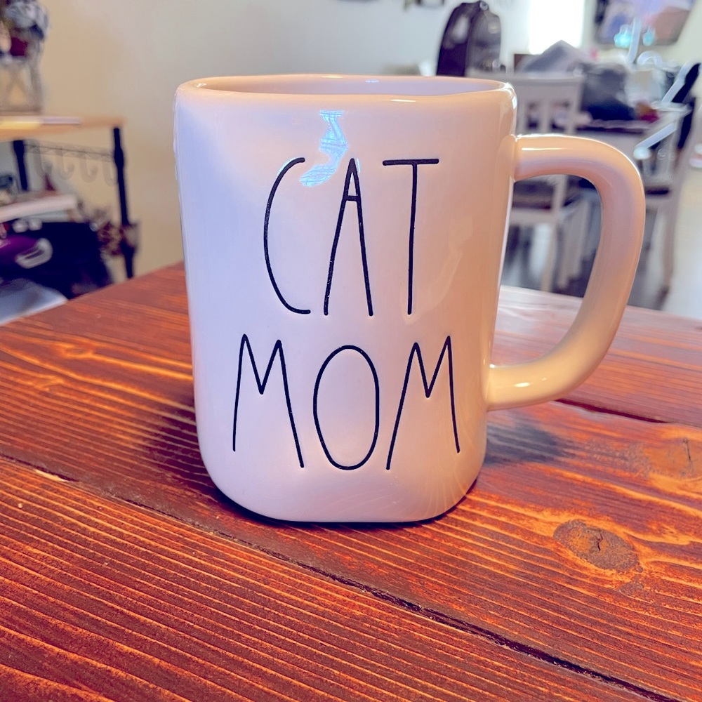 Rae Dunn Mug “Cat Mom”